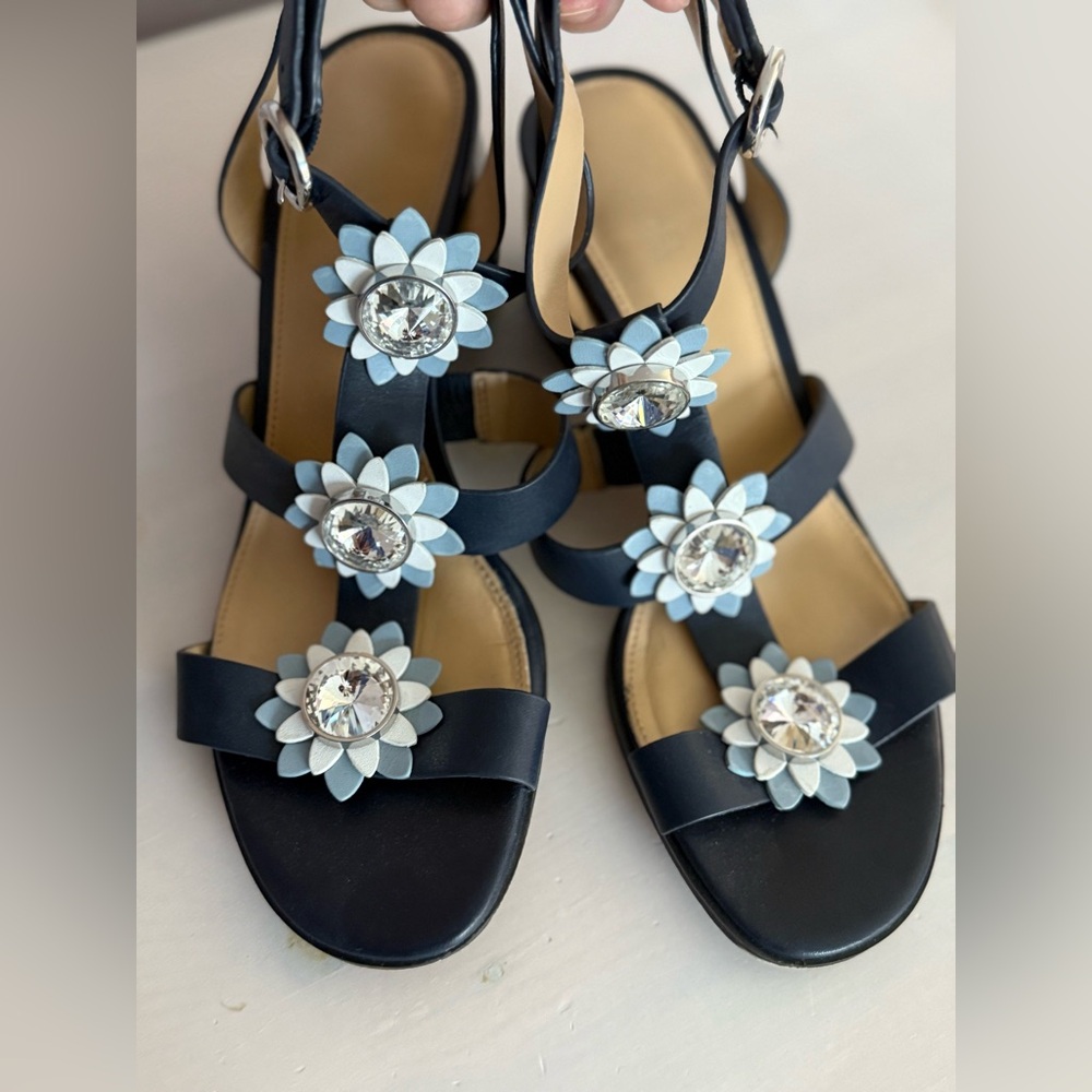 🎉 HOST PICK 🎉 Michael Kors Dark Blue  Sandals with Floral Accents, size 7.5